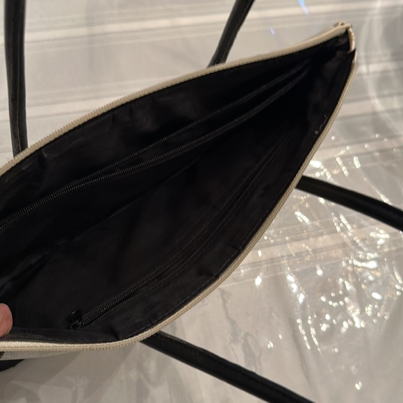 Vintage Black & white shiny pocketbook - Picture 10 of 11